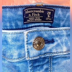 Abercrombie Skinny Jeans size 28/6S